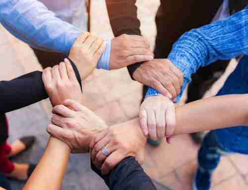 成为红龙扑克的一份子