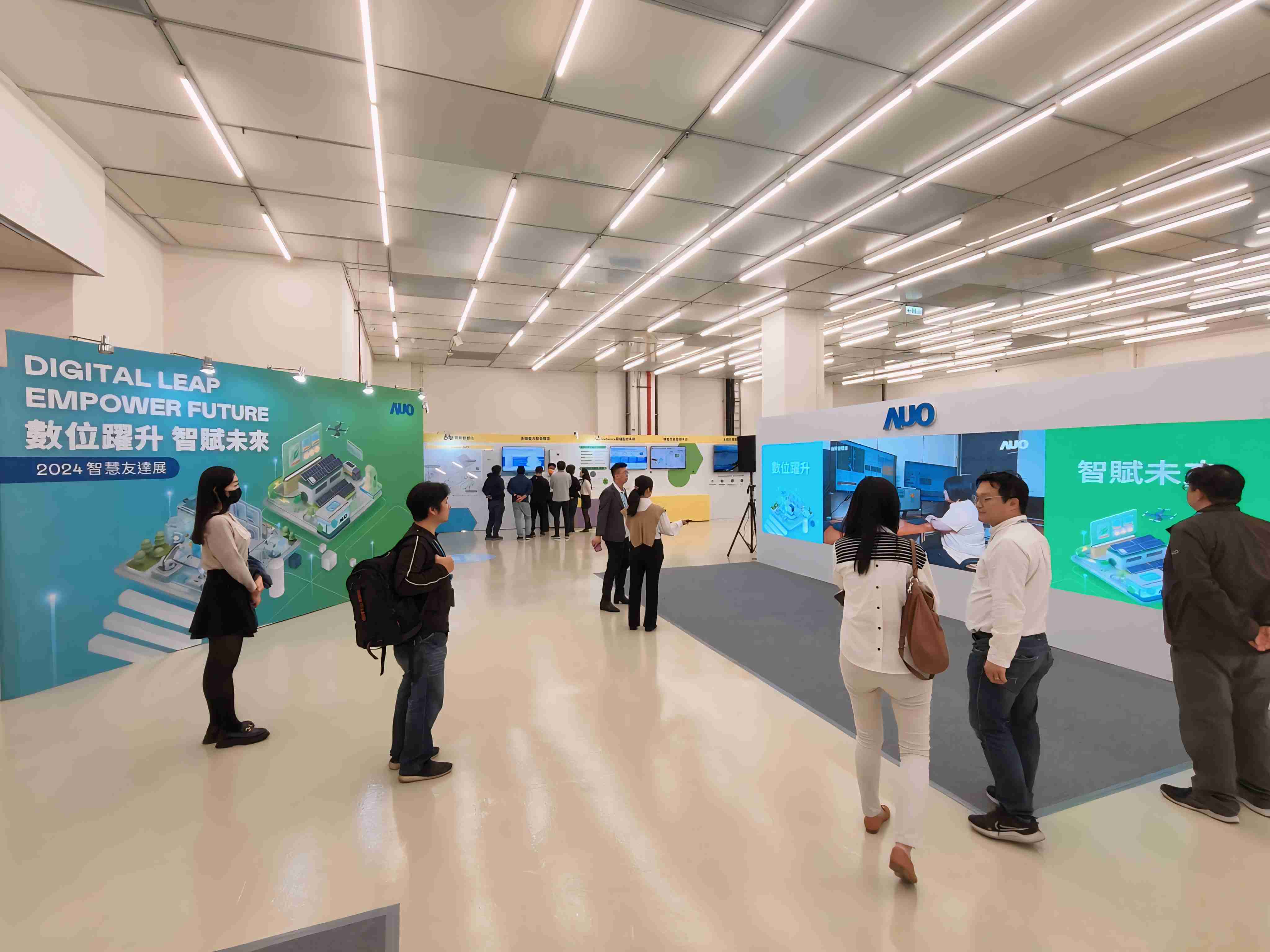 2024智能红龙扑克展邀集生态圈伙伴共同参展，，从数字应用、、净零减碳到能源发展，，，创造全方位永续商机，，携手生态圈伙伴迈向永续未来